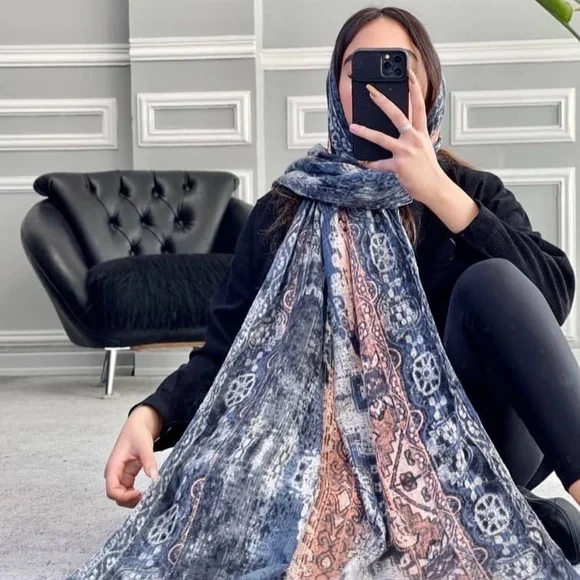 Scarf - Picture 4 of 7